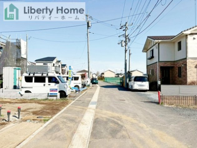 古河市諸川23-P1　新築戸建　9号棟の前面道路含む現地写真