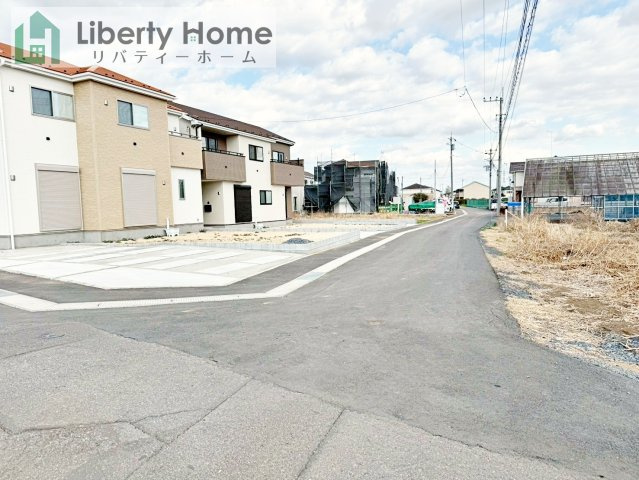古河市諸川23-P1　新築戸建　15号棟の前面道路含む現地写真