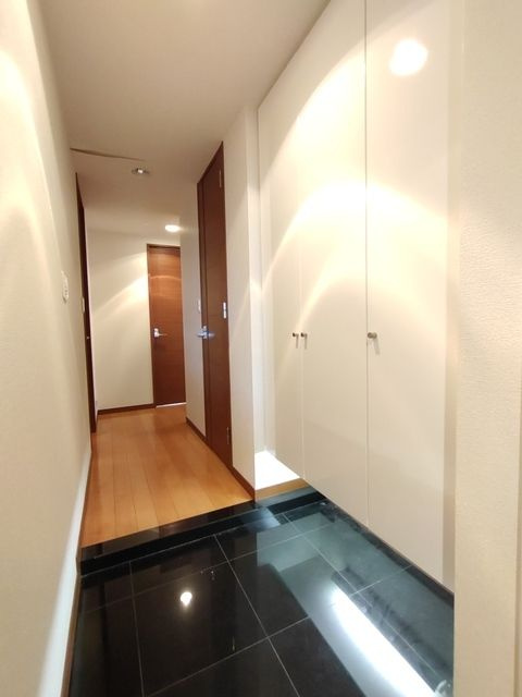 パークキューブ平和台の玄関