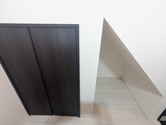 売中古戸建　駿東郡長泉町下長窪の収納|収納があるので、物が増えがちな学習・趣味グッズもスッキリ片付きます。空間をムダなく使えますね。