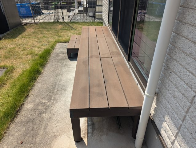 売中古戸建　駿東郡長泉町下長窪の庭|南側にウッドデッキがあります。休日はブランチやティータイムも楽しめます。おうち時間がもっと楽しくなりますね。