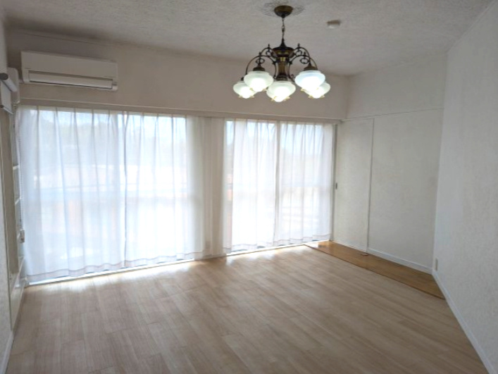 【居間・リビング】の画像