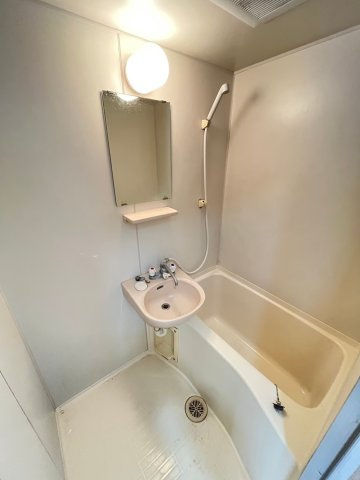 メゾンマーメイドの浴室