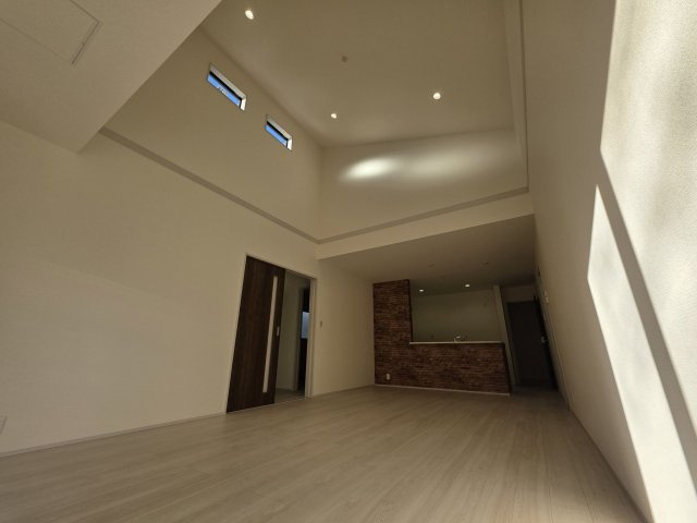 【居間・リビング】 | リーブルガーデン．S　寄居露梨子　 | ８号棟現地リビング（2025年11月28日）撮影