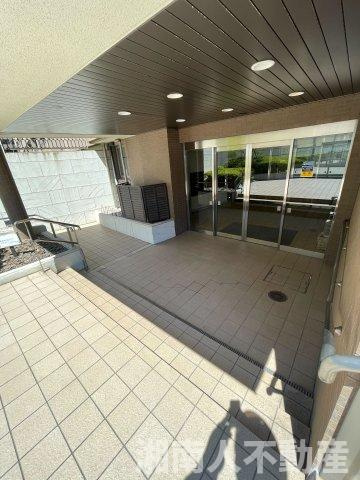 ライオンズテラス本鵠沼ガーデンコートのエントランス|清潔なエントランスです