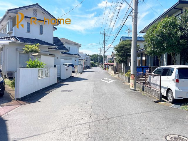 牛久市下根町第1　新築戸建て　1号棟の前面道路含む現地写真|『今から見たい！』大歓迎です♪
お気軽にＲ－ｈomeまでお問い合わせください。