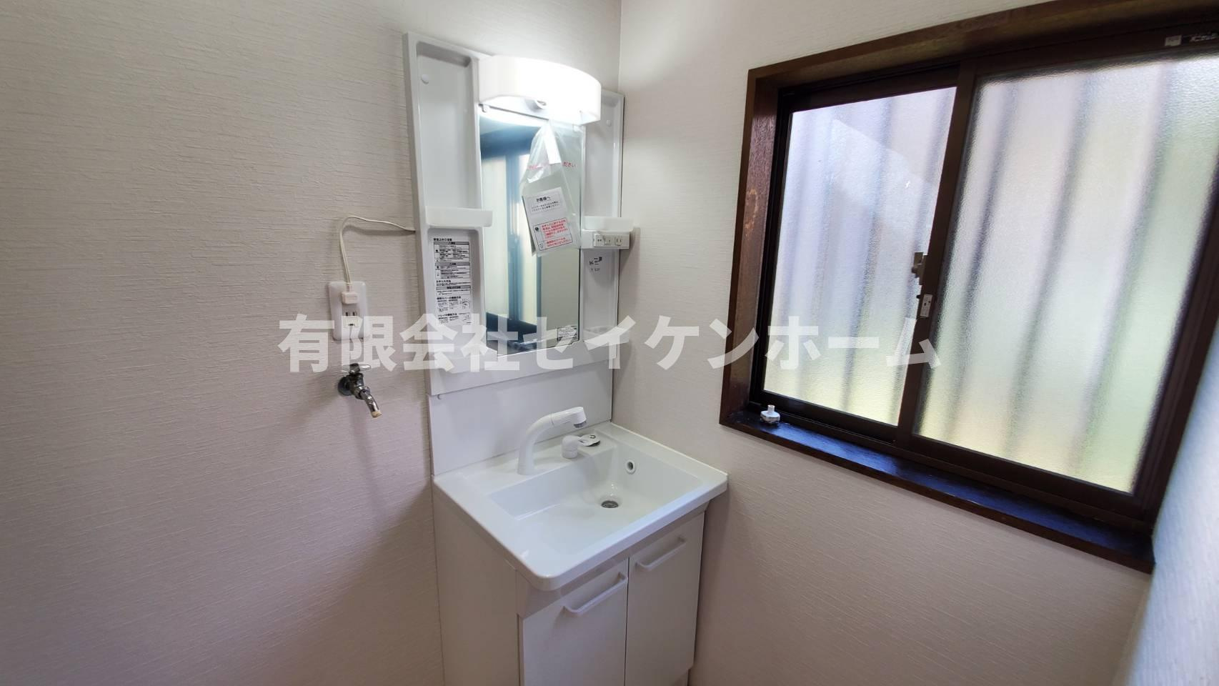 熊谷市成沢　中古住宅の独立洗面台