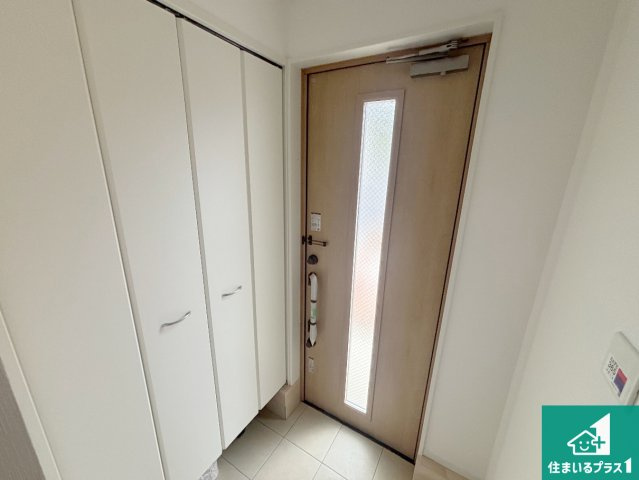 堺市堺区石津町　第2期　新築一戸建ての玄関|シューズボックスにはたくさんの靴が収納できるので玄関周りはいつもスッキリ！ご家族が増えても安心！