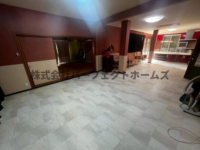 香里園東之町戸建　賃貸の居間・リビング|おしゃれなリビングです