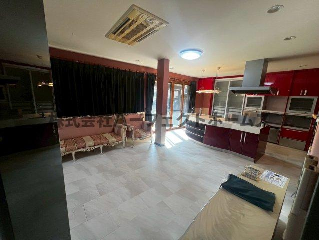 香里園東之町戸建　賃貸の居間・リビング|ゆったり過ごせるリビングです