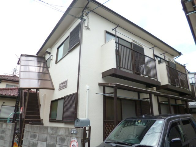 府中市清水が丘３丁目のアパートの外観