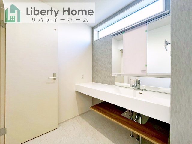 牛久市さくら台1丁目4期　新築戸建　1号棟の独立洗面台