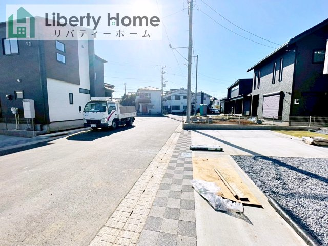 牛久市さくら台1丁目4期　新築戸建　1号棟の前面道路含む現地写真