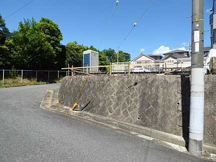 広島市安佐北区口田３丁目　新築一戸建ての前面道路含む現地写真
