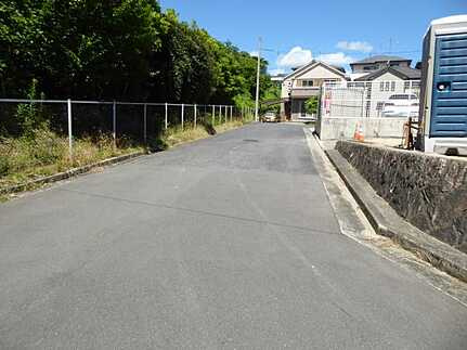 広島市安佐北区口田３丁目　新築一戸建ての前面道路含む現地写真