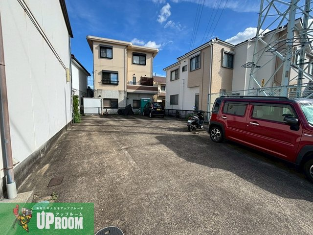 ウインディ朝宮の駐車場