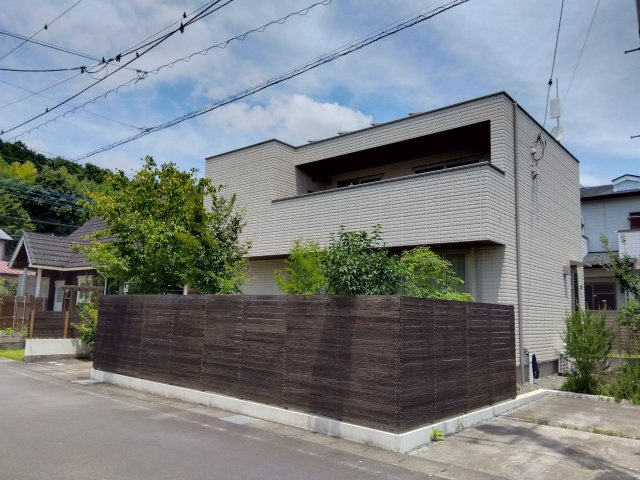 売中古戸建　三島市徳倉3丁目の外観|閑静な住宅地に位置しています。車通りが少なく騒音も気にならない穏やかな環境です。