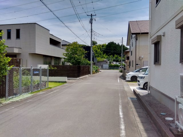 売中古戸建　三島市徳倉3丁目の前面道路含む現地写真|スーパー・ドラッグストア・コンビニまで車で10分圏内です。生活利便性の高い土地になっています。