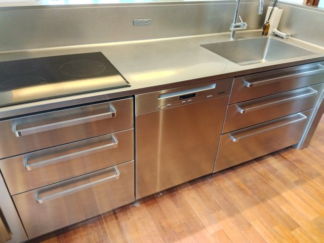 売中古戸建　三島市徳倉3丁目のキッチン|ＩＨクッキンヒーターで火を使わないので安全です。調理スペースが広いのでお料理もはかどります。