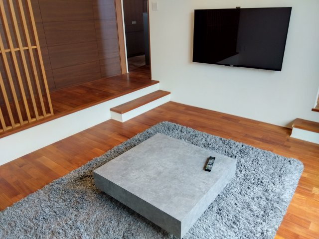 売中古戸建　三島市徳倉3丁目の居間・リビング|落ち着いたナチュラルカラーで心地よい空間を演出してくれます。解放感がある間取りで、室内とても明るいです。