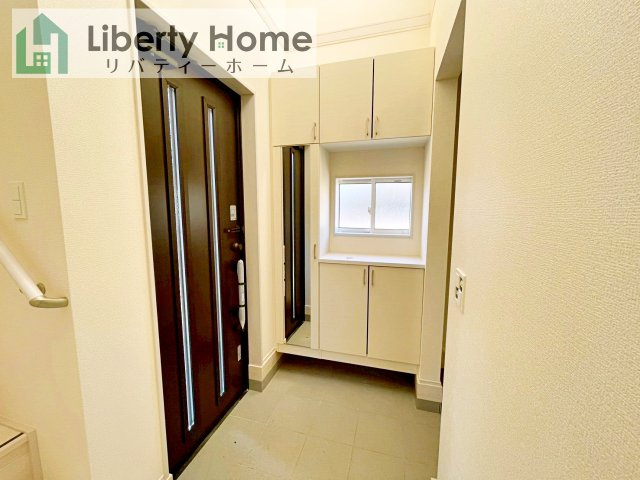 牛久市さくら台1丁目4期　新築戸建　4号棟の玄関