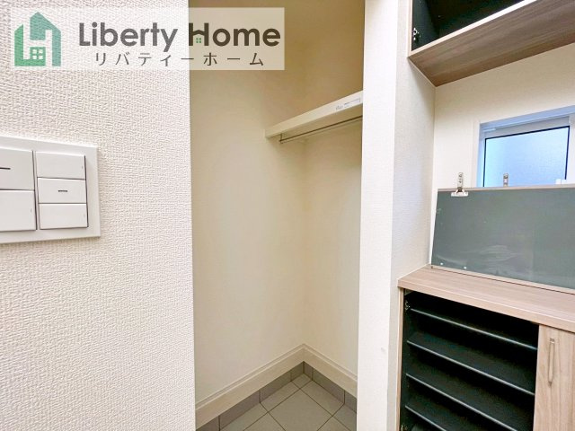 牛久市さくら台1丁目4期　新築戸建　5号棟の収納