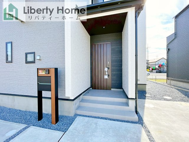 牛久市さくら台1丁目4期　新築戸建　5号棟のエントランス