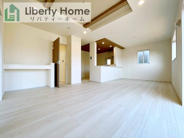 牛久市さくら台1丁目4期　新築戸建　5号棟の居間・リビング