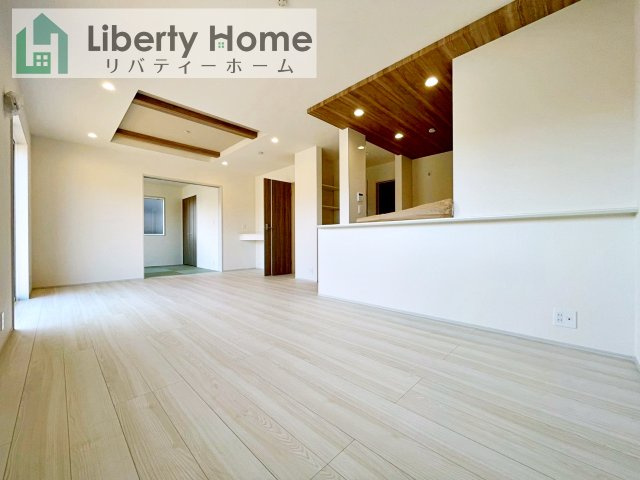 牛久市さくら台1丁目4期　新築戸建　5号棟の居間・リビング