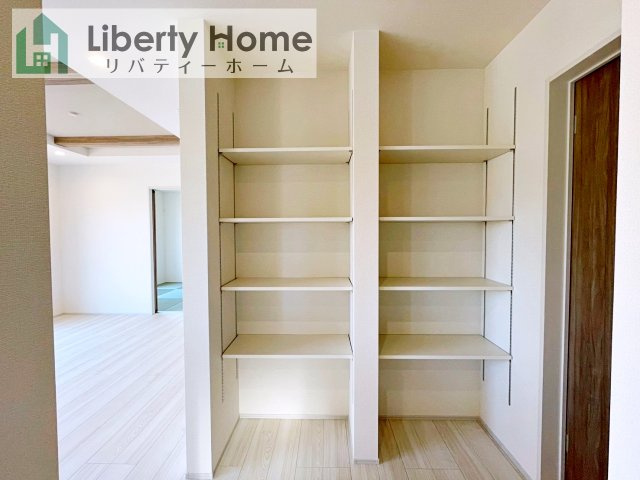 牛久市さくら台1丁目4期　新築戸建　5号棟の収納