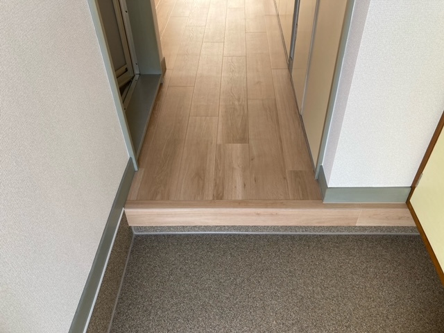 三鷹市大沢６丁目のアパートの玄関