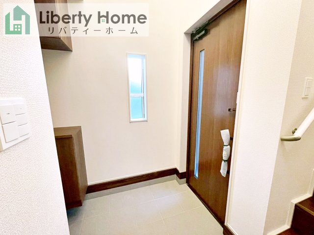 牛久市さくら台1丁目4期　新築戸建　6号棟の玄関