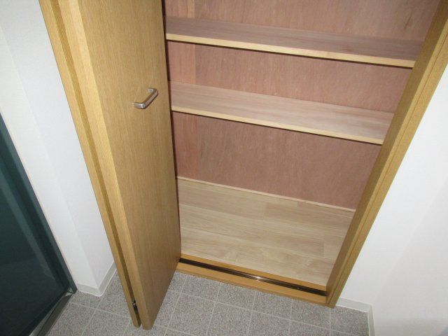 ルネシティ新在家南町１ＤＫの玄関|シンプルで使いやすい玄関です