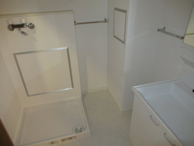 ルネシティ新在家南町１ＤＫの洗面所|忙しい朝には欠かせない洗面所です