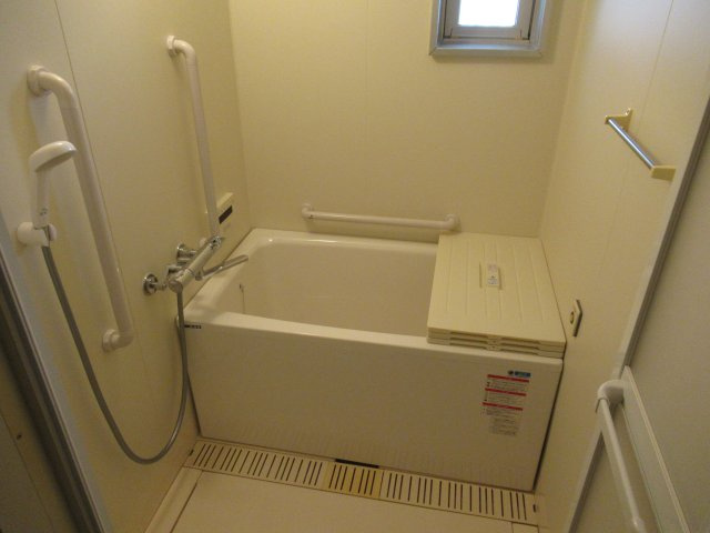 ルネシティ新在家南町１ＤＫの浴室|落ち着いた空間のお風呂です