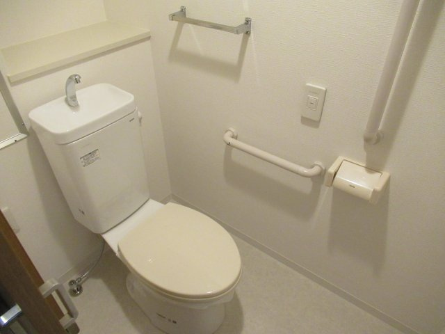 ルネシティ新在家南町１ＤＫのトイレ|落ち着いた色調のトイレです