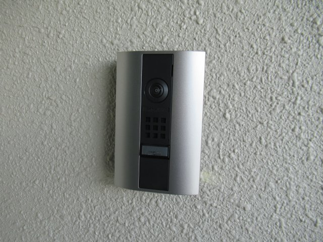 ルネシティ新在家南町１ＤＫのセキュリティ|お部屋によってはモニター付きインターホンが設置されています