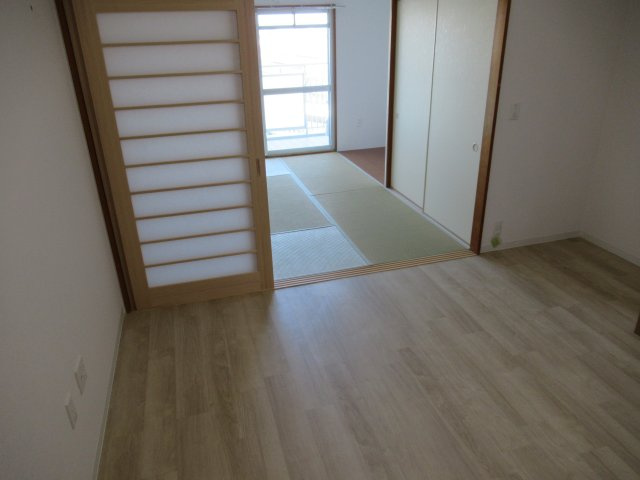 ルネシティ新在家南町１ＤＫの居間・リビング|ゆったり過ごせる居間です