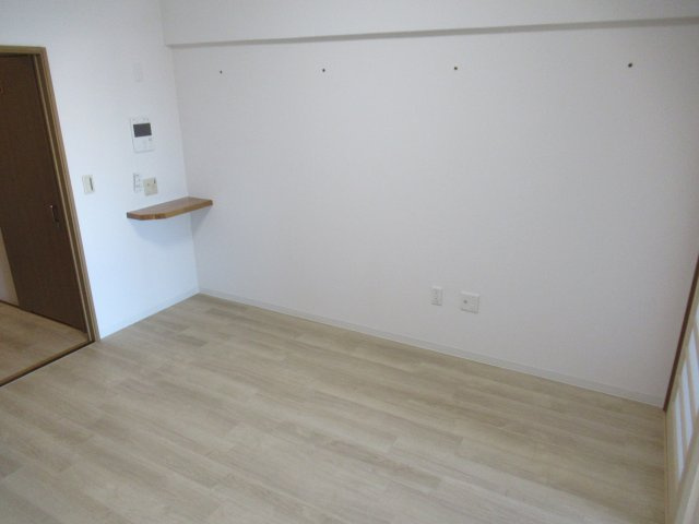 ルネシティ新在家南町１ＤＫの居間・リビング|使いやすいリビングです