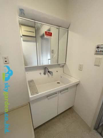 茅ヶ崎市出口町　中古戸建の独立洗面台|独立洗面化粧台が付いています