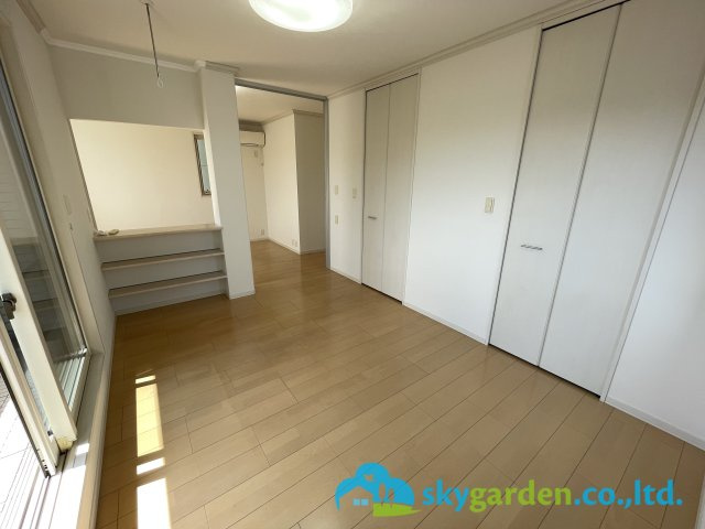 茅ヶ崎市出口町　中古戸建の寝室|広くて明るい寝室