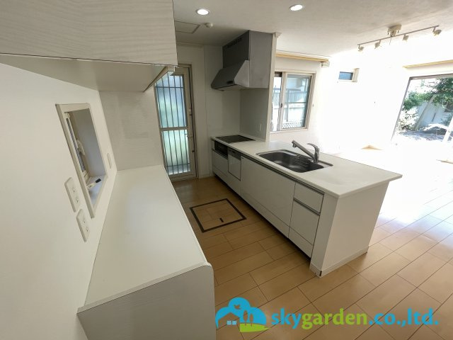 茅ヶ崎市出口町　中古戸建のキッチン|キッチンでお料理をお楽しみください