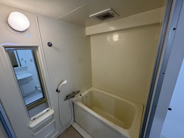 サンフラッツ南桜塚の浴室