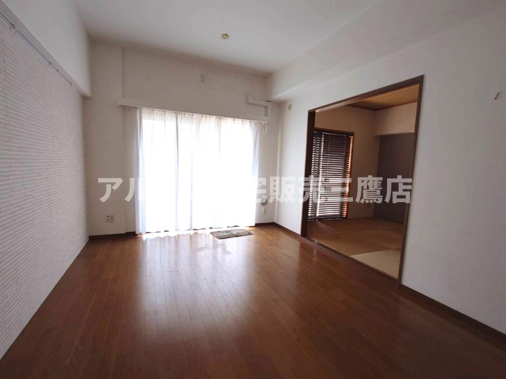 インペリアル三鷹シティの居間・リビング