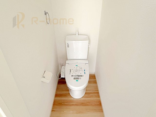 牛久市刈谷町9期　新築戸建て　1号棟のトイレ|温水洗浄便座付きのトイレ。
トイレが２ヵ所設置で朝の忙しい時間でも安心です。