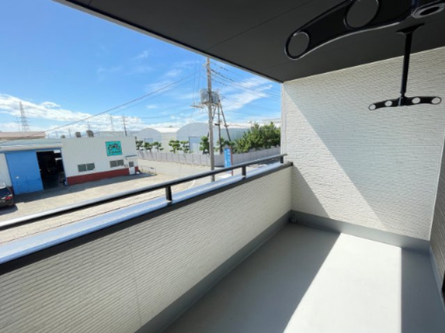 新築戸建・建売　大泉町吉田2期　GRAFARE　全2棟のバルコニー|インナーバルコニーは天候に左右されずに、プライベートな空間でくつろぎや洗濯物干しに最適！