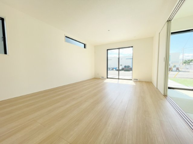 新築戸建・建売　大泉町吉田2期　GRAFARE　全2棟の居間・リビング|フロアコートやその他オプション工事も承ります！お気軽にご相談ください！