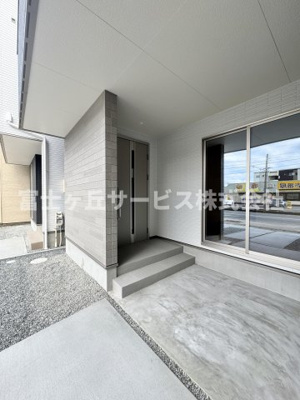 【エントランス】 | 静岡市駿河区小黒2丁目 3期 新築一戸建て 1号棟 | エントランスです