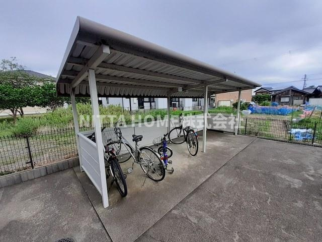 トゥー・ル・モンドのその他共用部分|屋根付きの駐輪場は無料です★