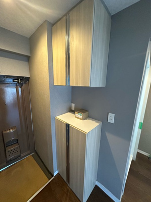 【玄関】 | グランドール生田Ⅱ | 玄関には上下タイプのシューズボックス付き！間のスペースは飾り棚や小物置き場として活用できます♪お客様もスムーズにお出迎えできますね☆